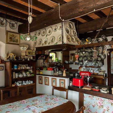 Maison d'hôtes Cascina La Buca à Castello di Serravalle Extérieur photo