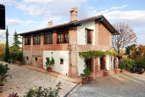 Maison d'hôtes Cascina La Buca à Castello di Serravalle Extérieur photo