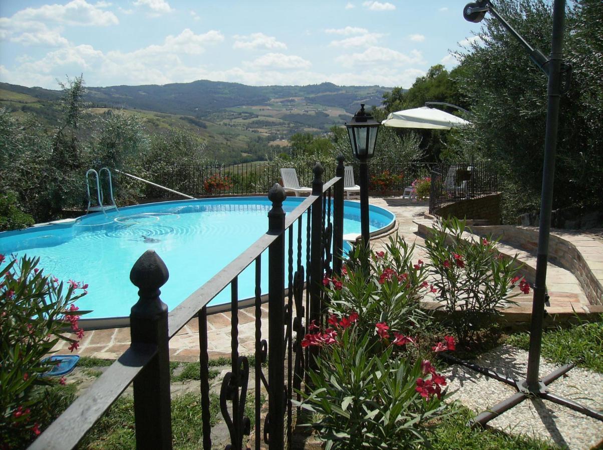 Maison d'hôtes Cascina La Buca à Castello di Serravalle Extérieur photo
