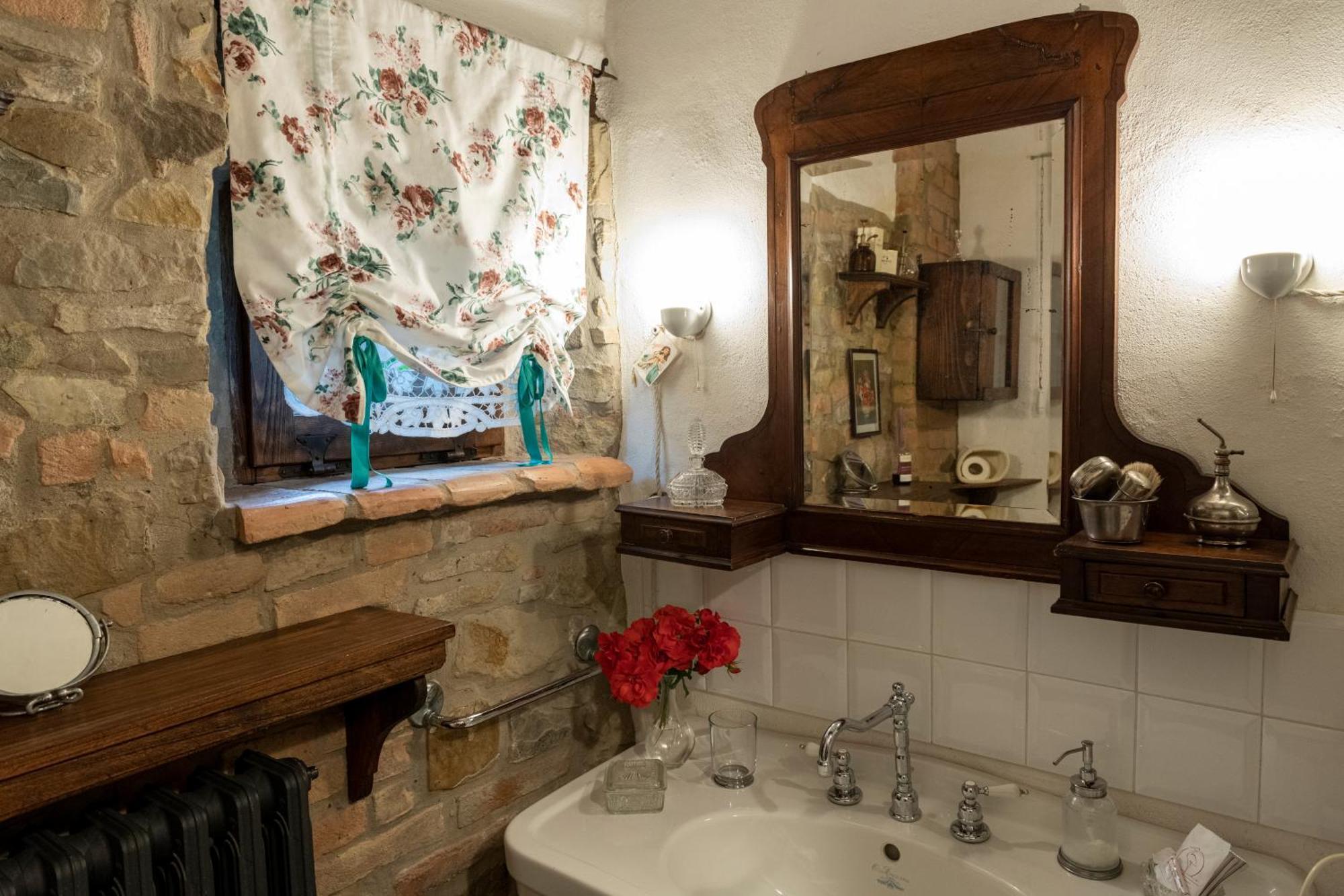 Maison d'hôtes Cascina La Buca à Castello di Serravalle Extérieur photo
