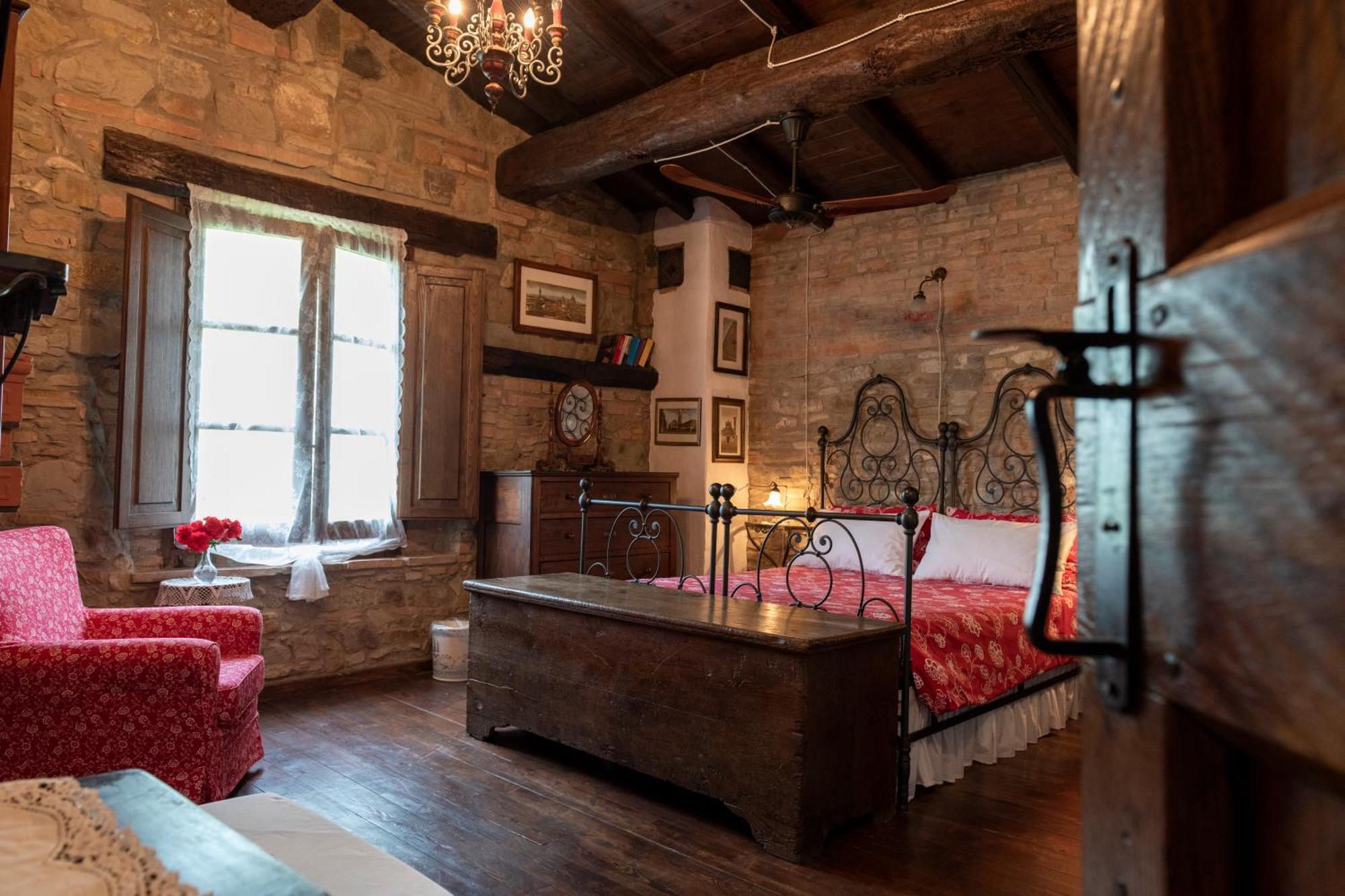 Maison d'hôtes Cascina La Buca à Castello di Serravalle Extérieur photo