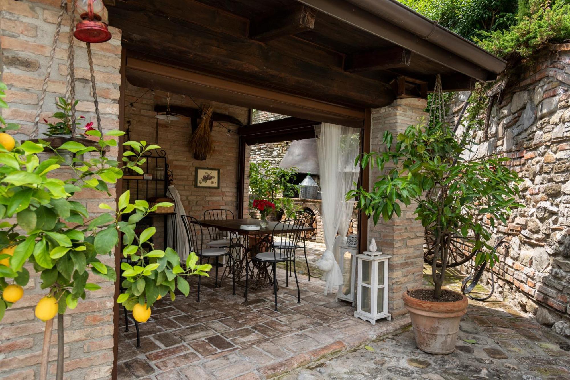 Maison d'hôtes Cascina La Buca à Castello di Serravalle Extérieur photo