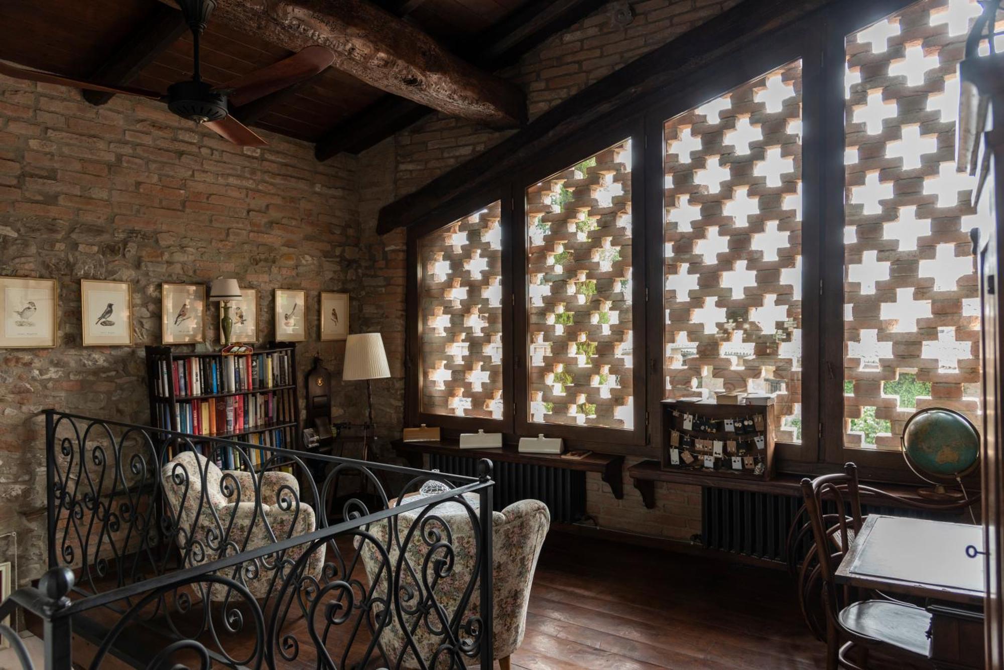 Maison d'hôtes Cascina La Buca à Castello di Serravalle Extérieur photo