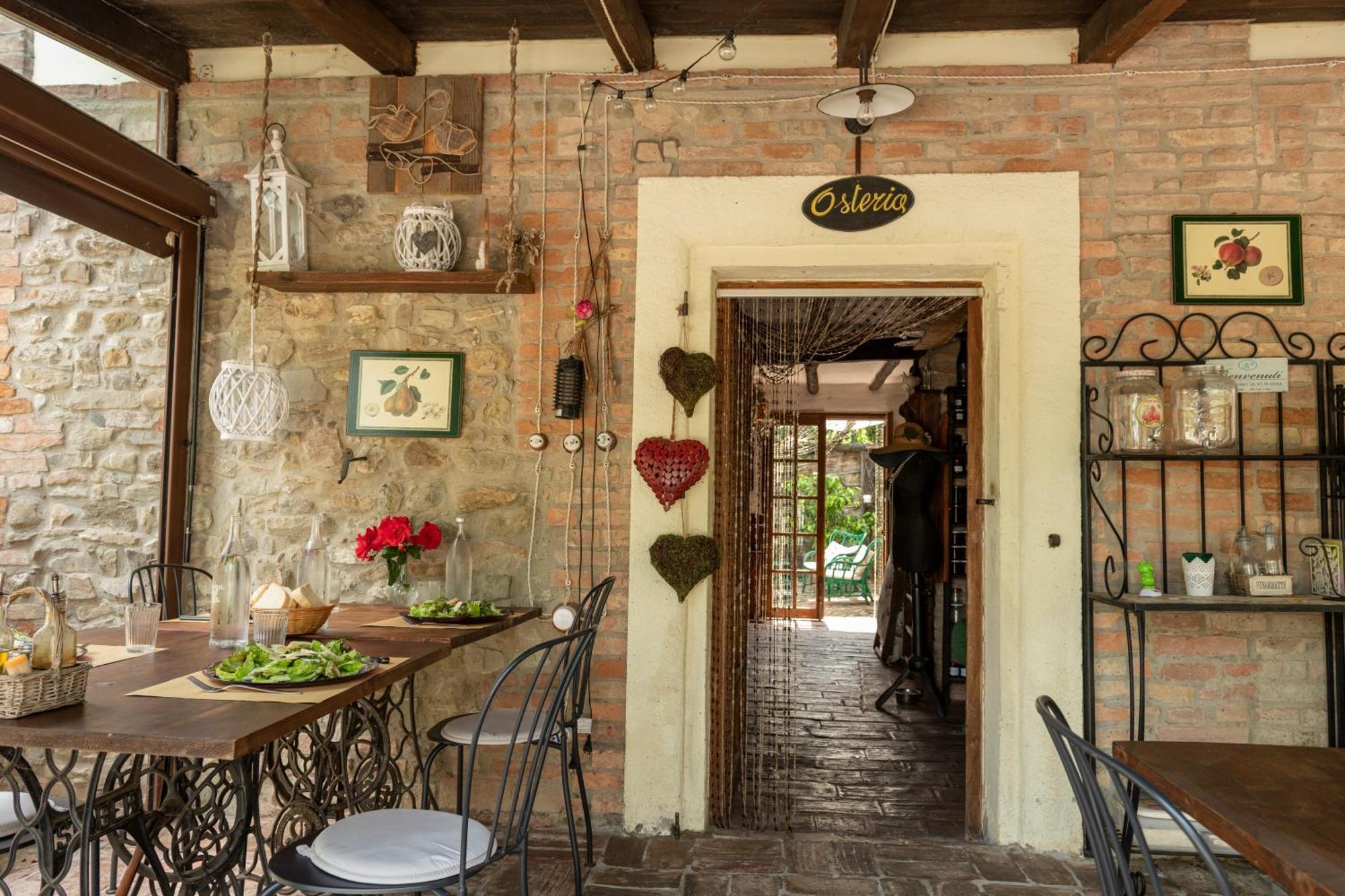 Maison d'hôtes Cascina La Buca à Castello di Serravalle Extérieur photo