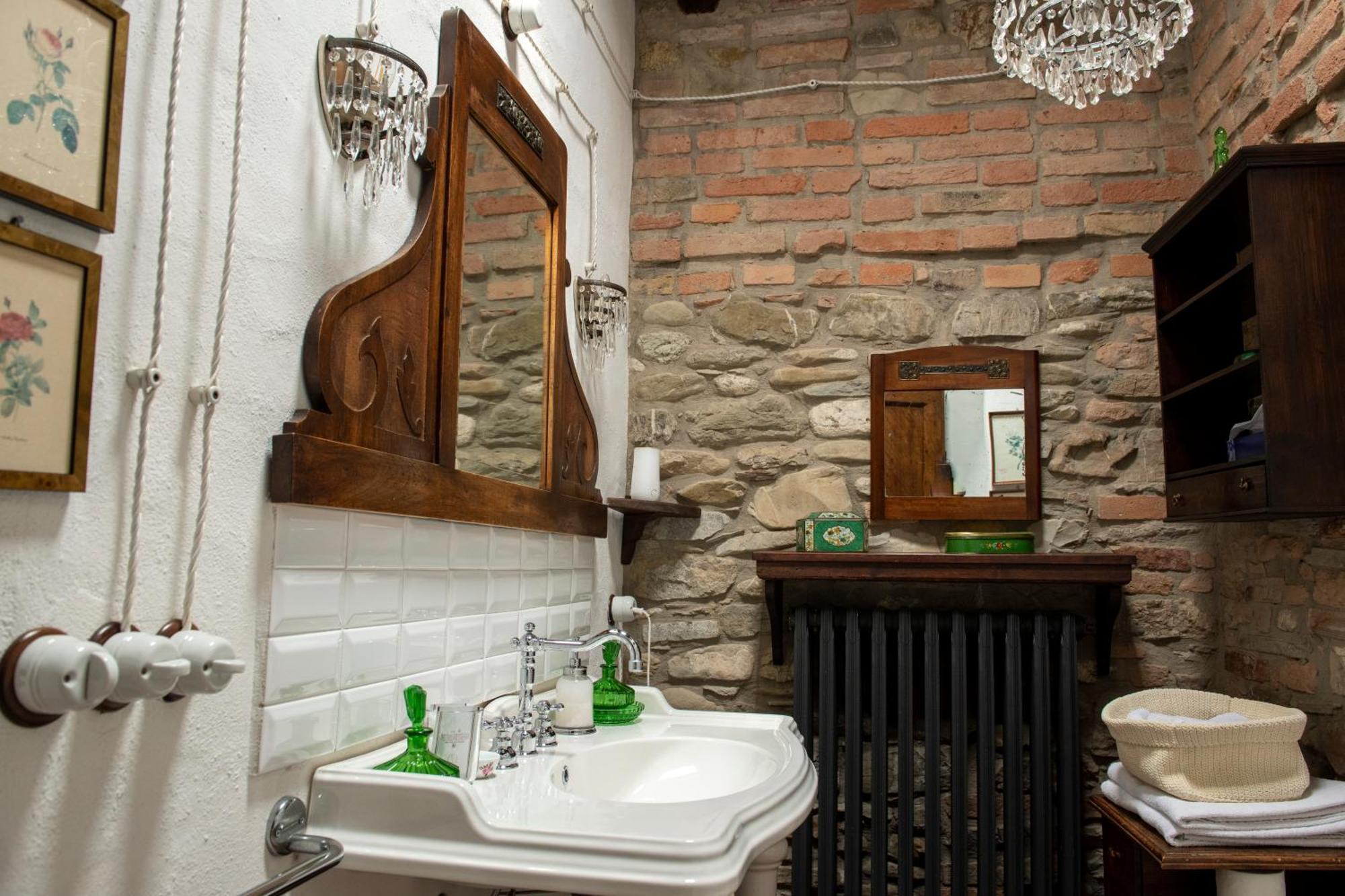 Maison d'hôtes Cascina La Buca à Castello di Serravalle Extérieur photo