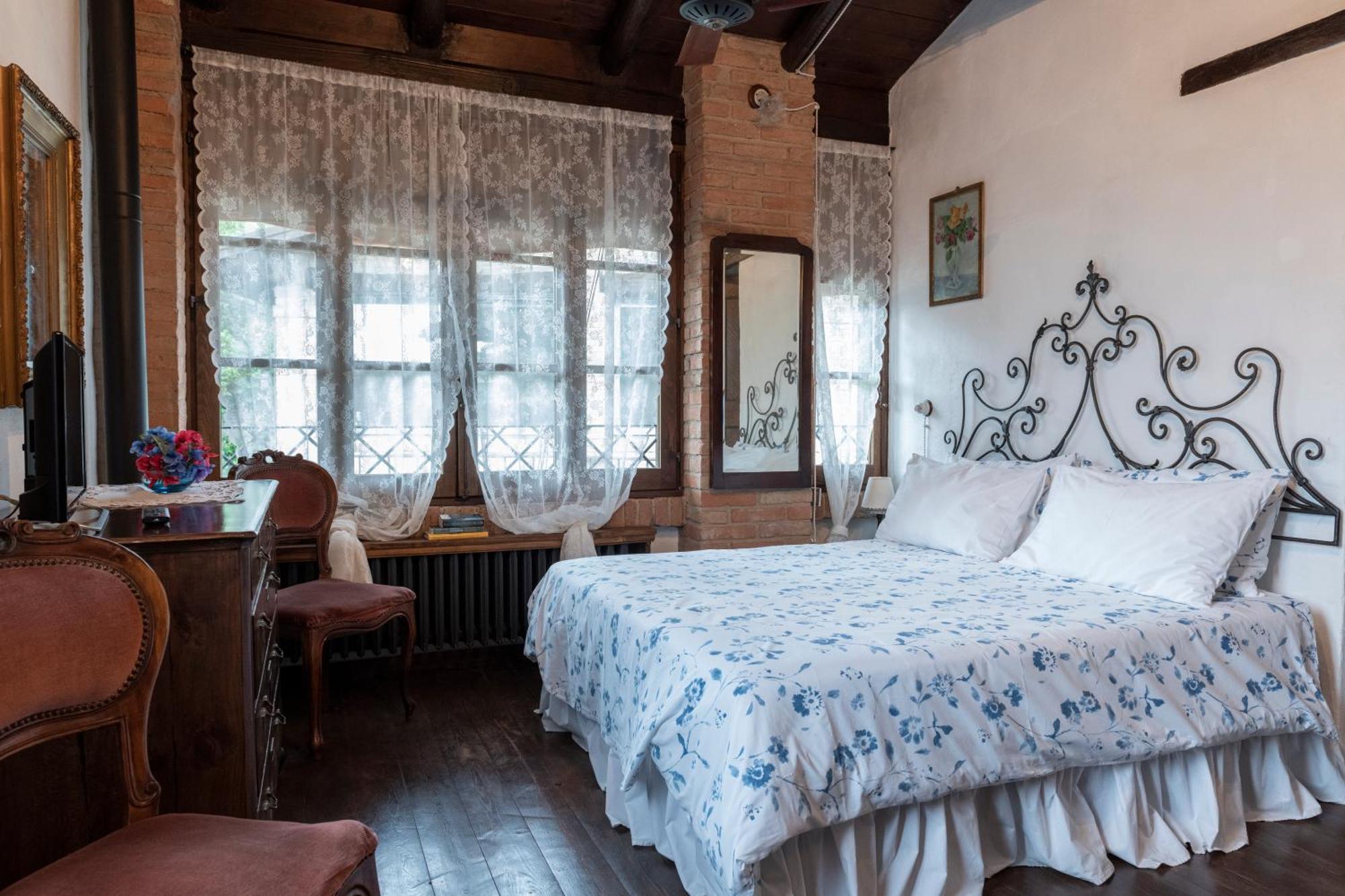 Maison d'hôtes Cascina La Buca à Castello di Serravalle Extérieur photo