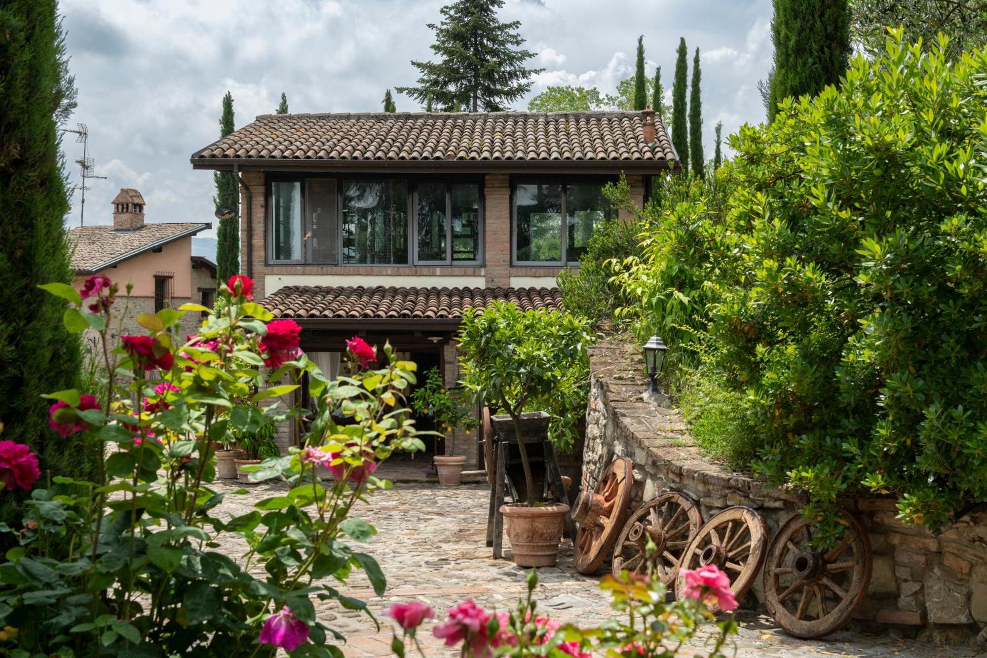Maison d'hôtes Cascina La Buca à Castello di Serravalle Extérieur photo