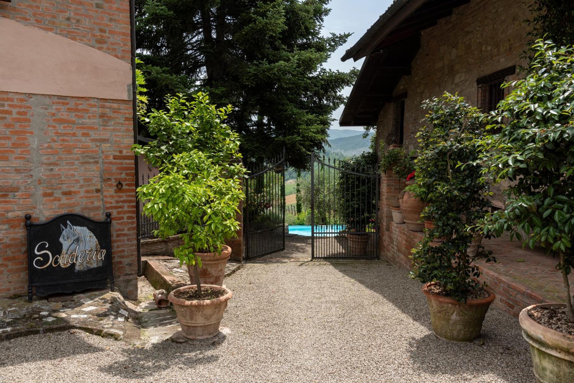 Maison d'hôtes Cascina La Buca à Castello di Serravalle Extérieur photo