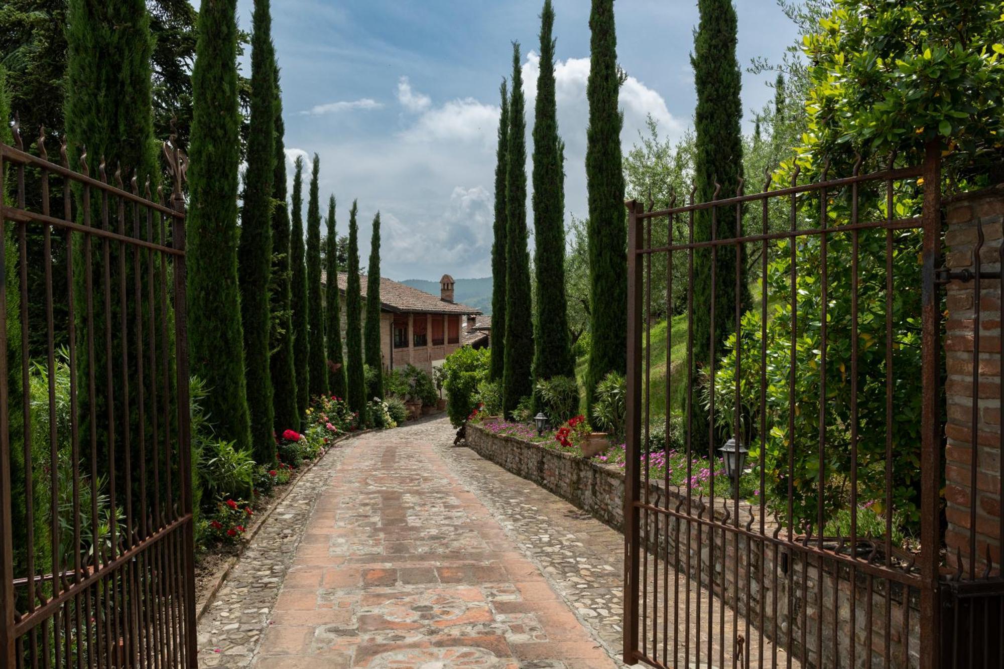 Maison d'hôtes Cascina La Buca à Castello di Serravalle Extérieur photo